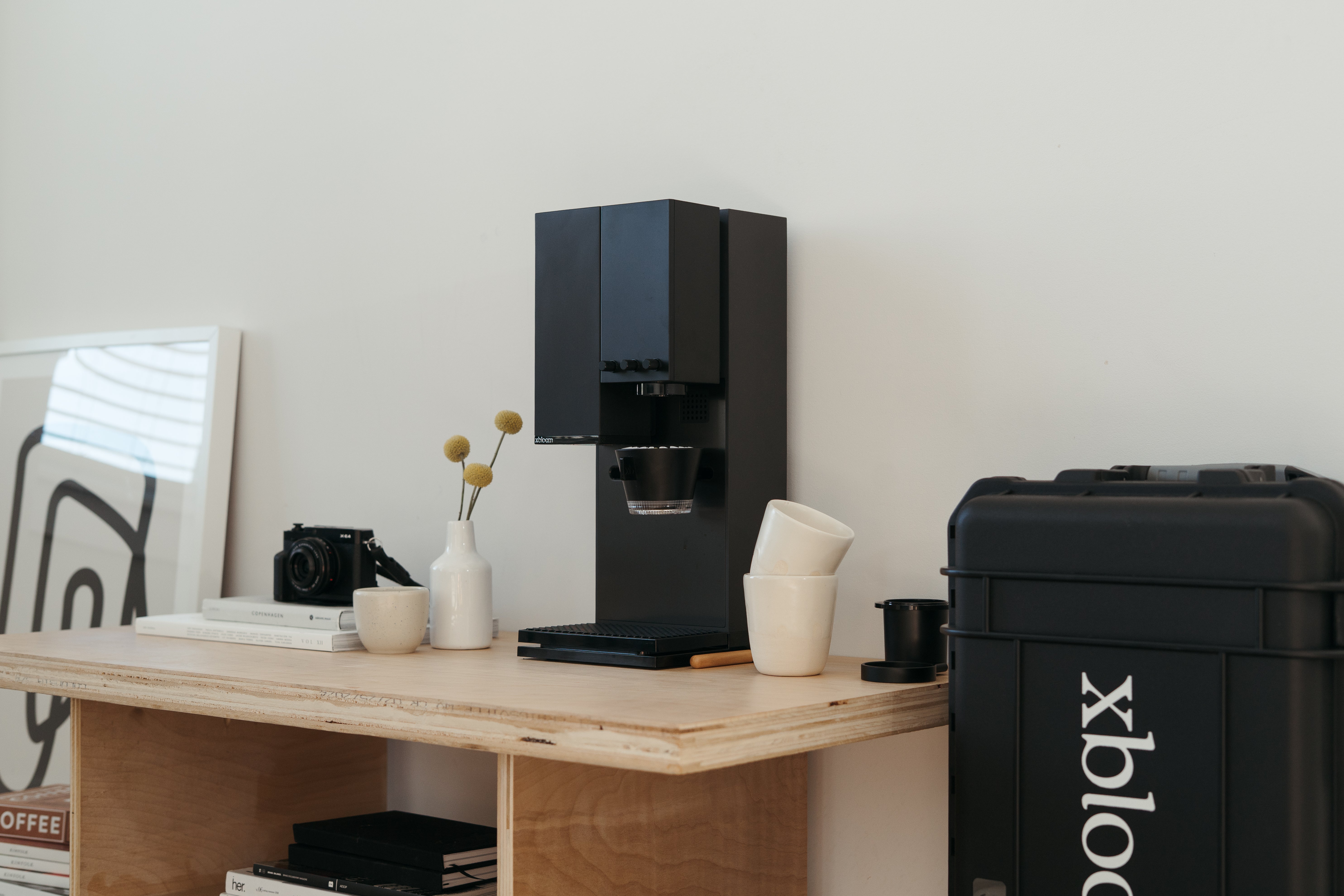 xBloom Studio in Midnight Black, detail of the brew head and dripper